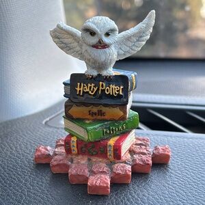Warner Bros. Harry Potter Hedwig Figurine chipped wing